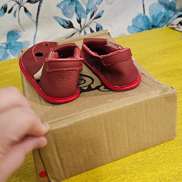 Magical Shoes Children's Barefoot Shoes Coco Red EU 26 US Kids 10 NEW NEVER WORN - Picture 4 of 7